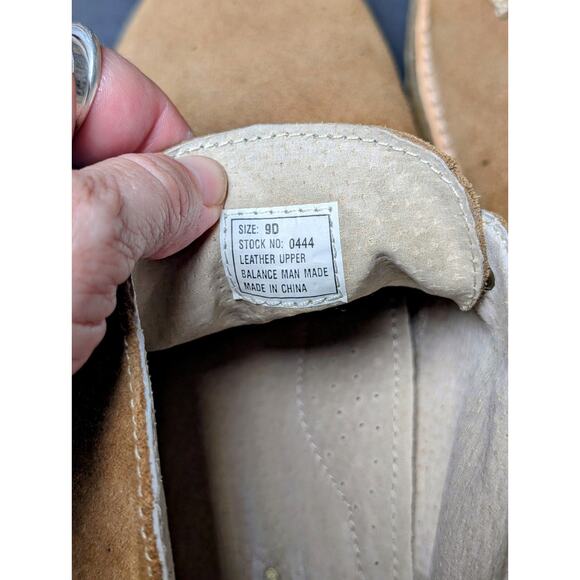 Vtg Easy Times Chukka Boots MENS SIZE 9D Tan Suede Leather Mocs Gum Bottom Soles - Picture 10 of 11